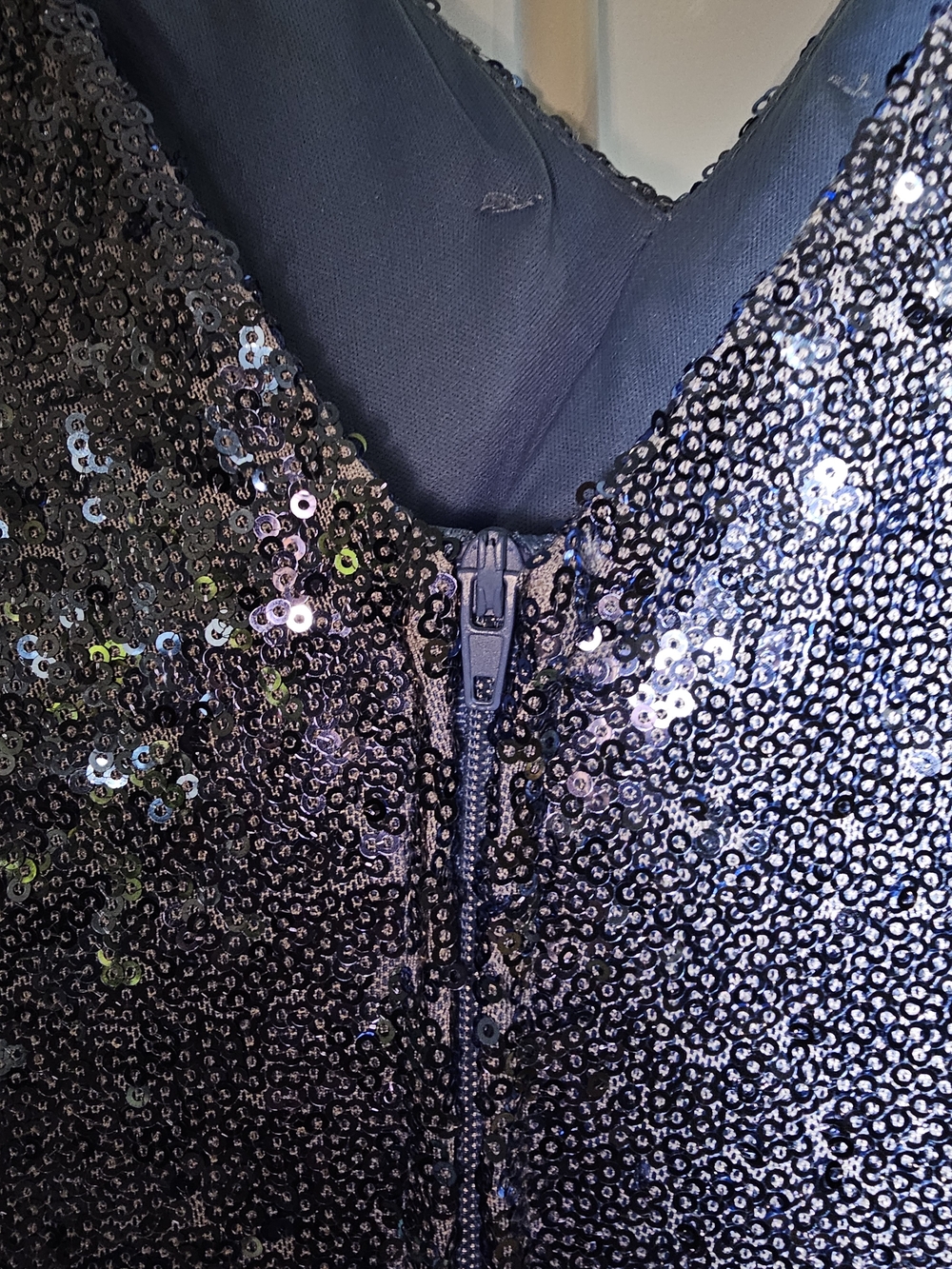 B. Darlin Blue Sequin V-neck Formal Gown Size 7/8 V-Neck Dress With Side Slit - Picture 5 of 6